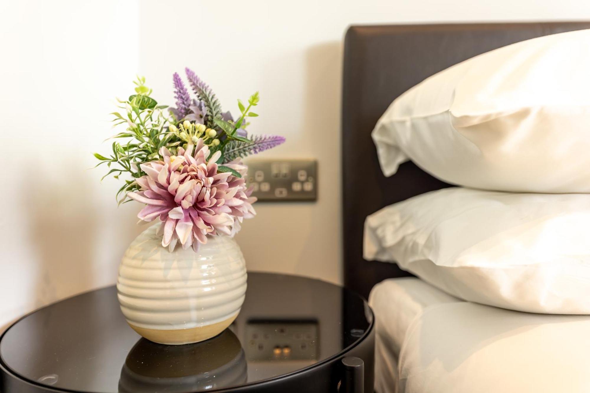 Wem Tower Apartment Лондон Екстериор снимка