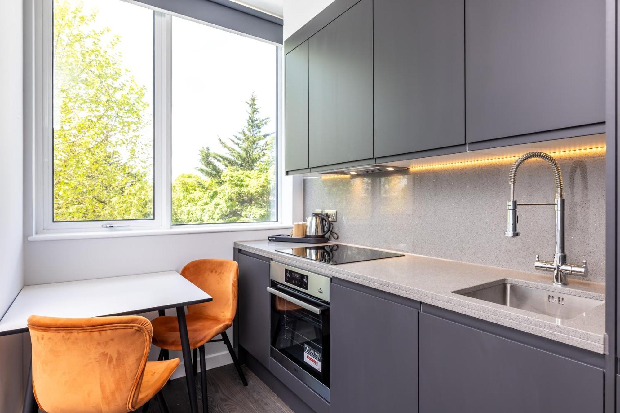 Wem Tower Apartment Лондон Екстериор снимка