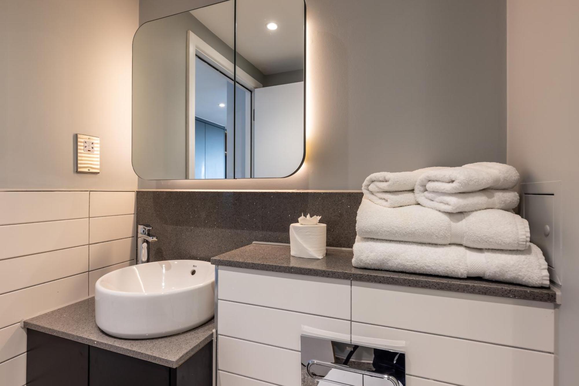 Wem Tower Apartment Лондон Екстериор снимка