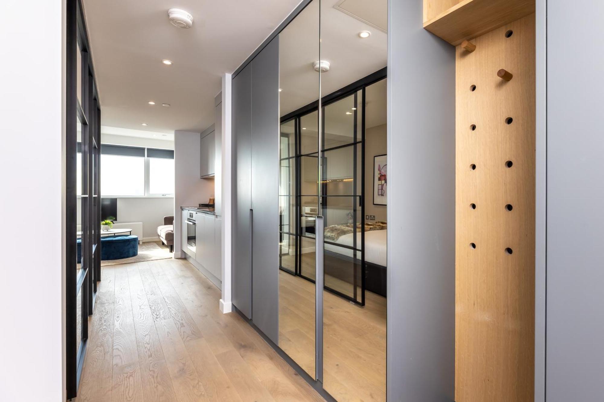 Wem Tower Apartment Лондон Екстериор снимка