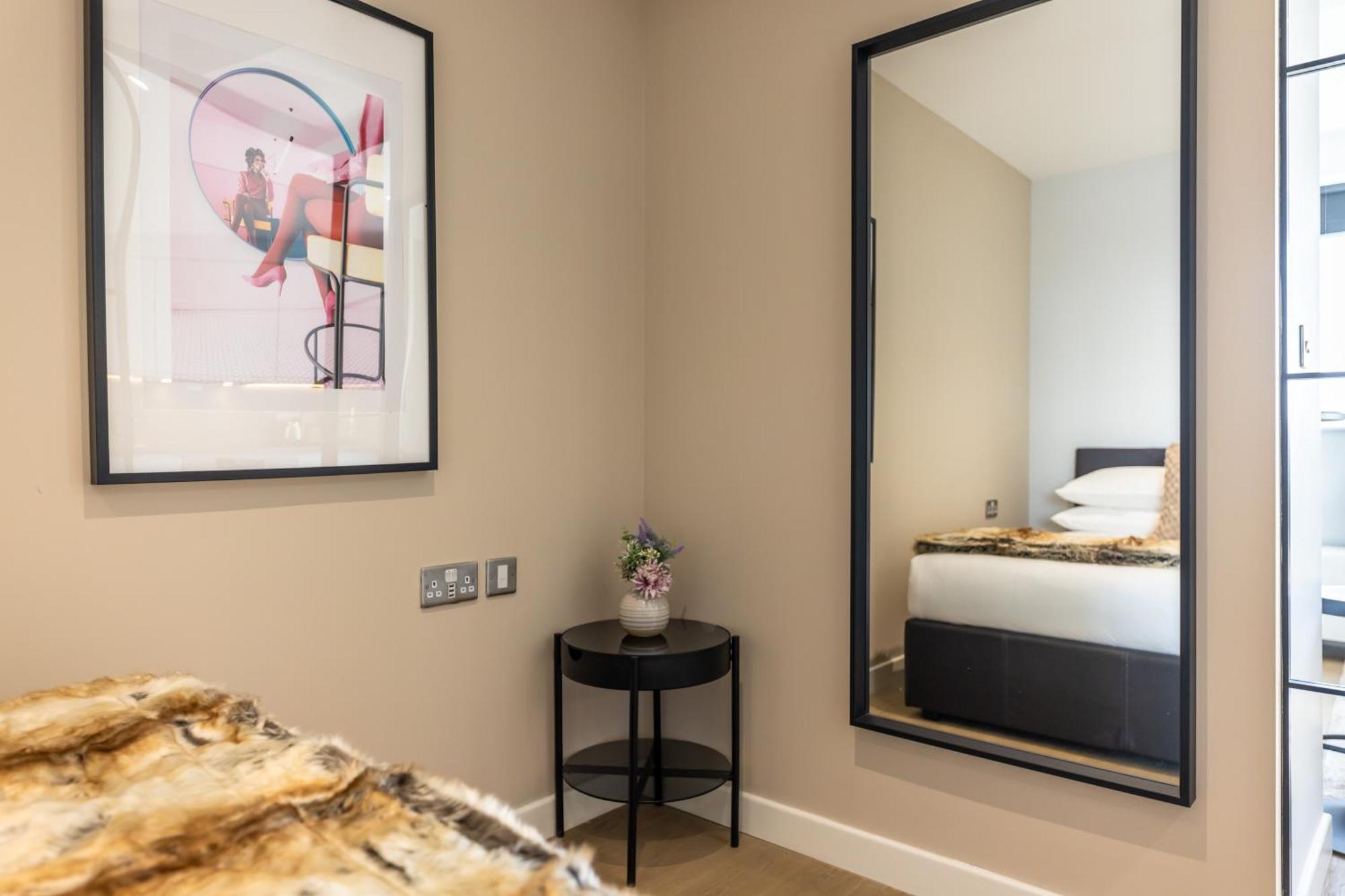 Wem Tower Apartment Лондон Екстериор снимка