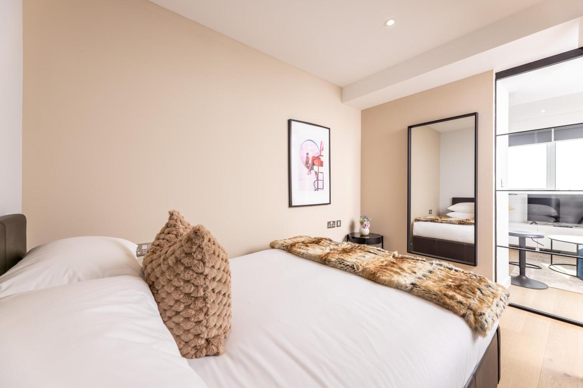 Wem Tower Apartment Лондон Екстериор снимка