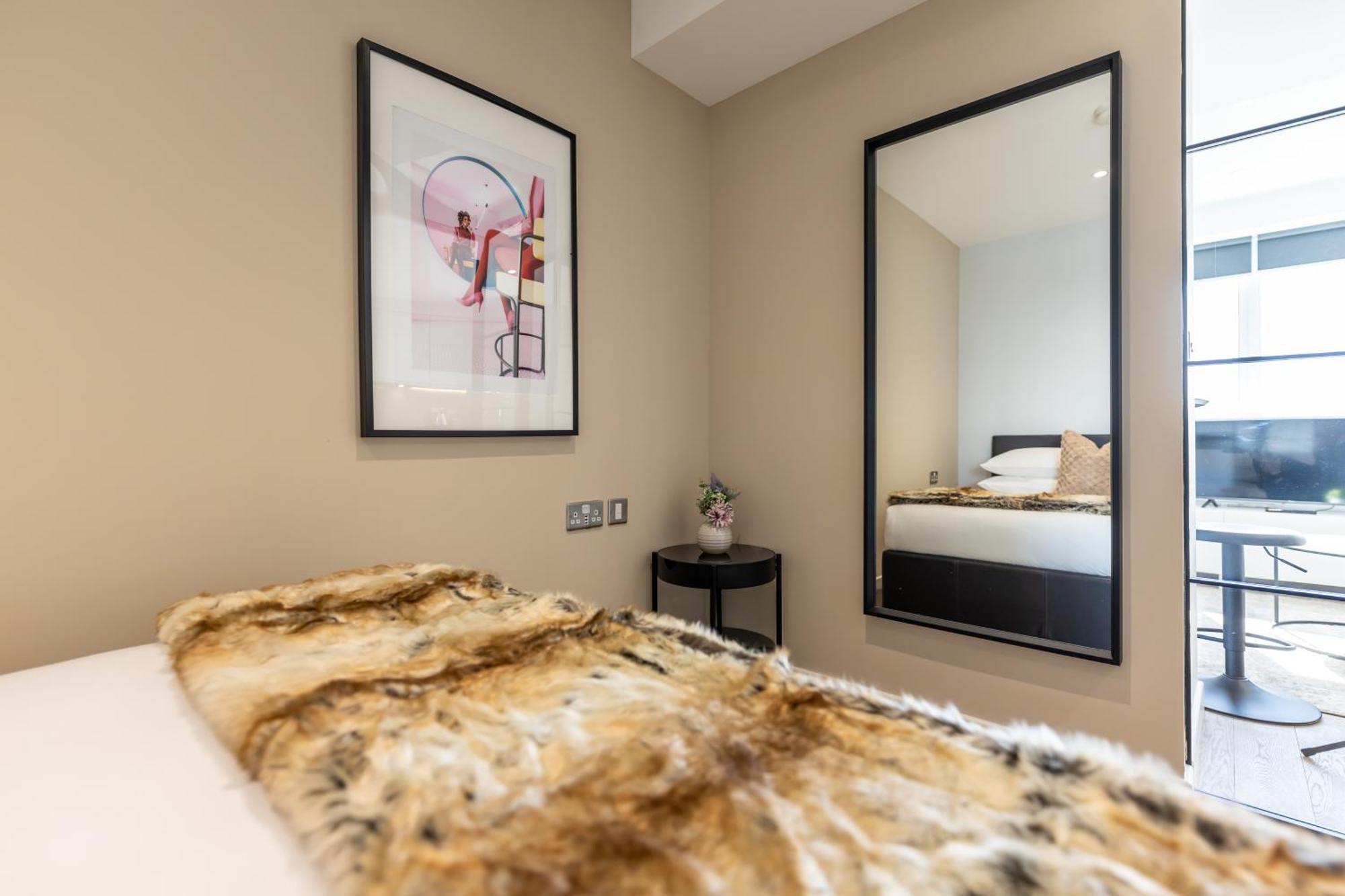 Wem Tower Apartment Лондон Екстериор снимка