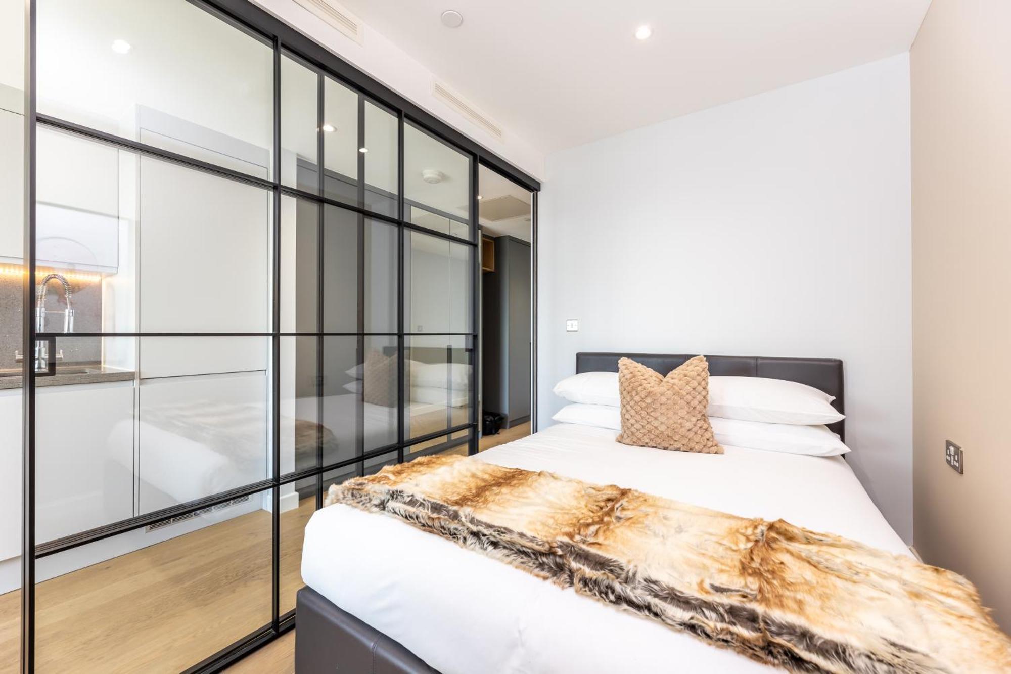 Wem Tower Apartment Лондон Екстериор снимка