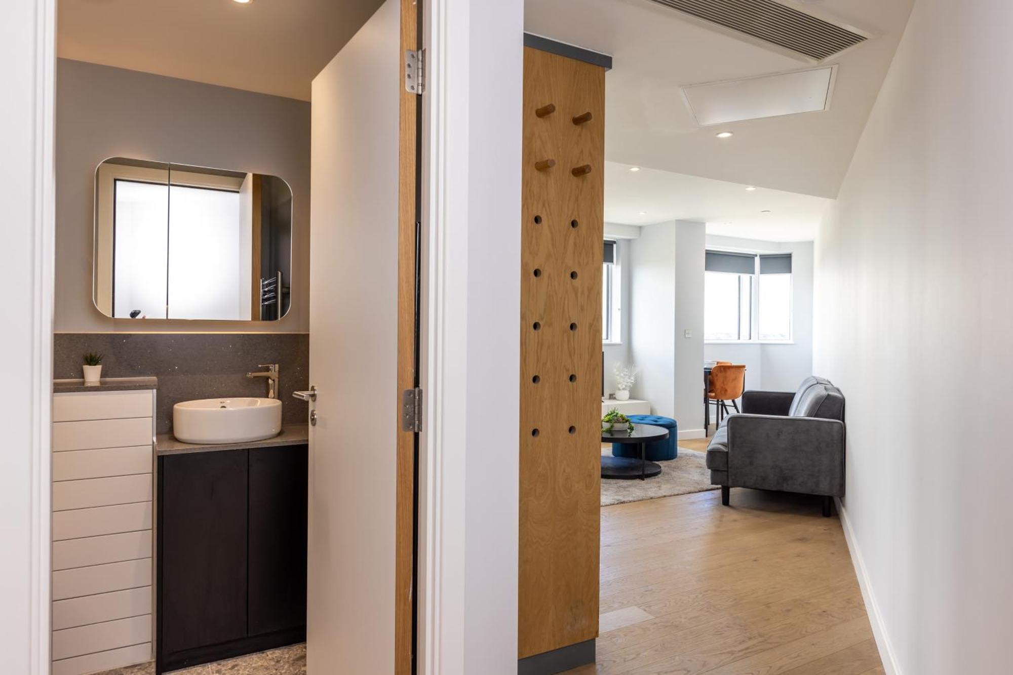 Wem Tower Apartment Лондон Екстериор снимка